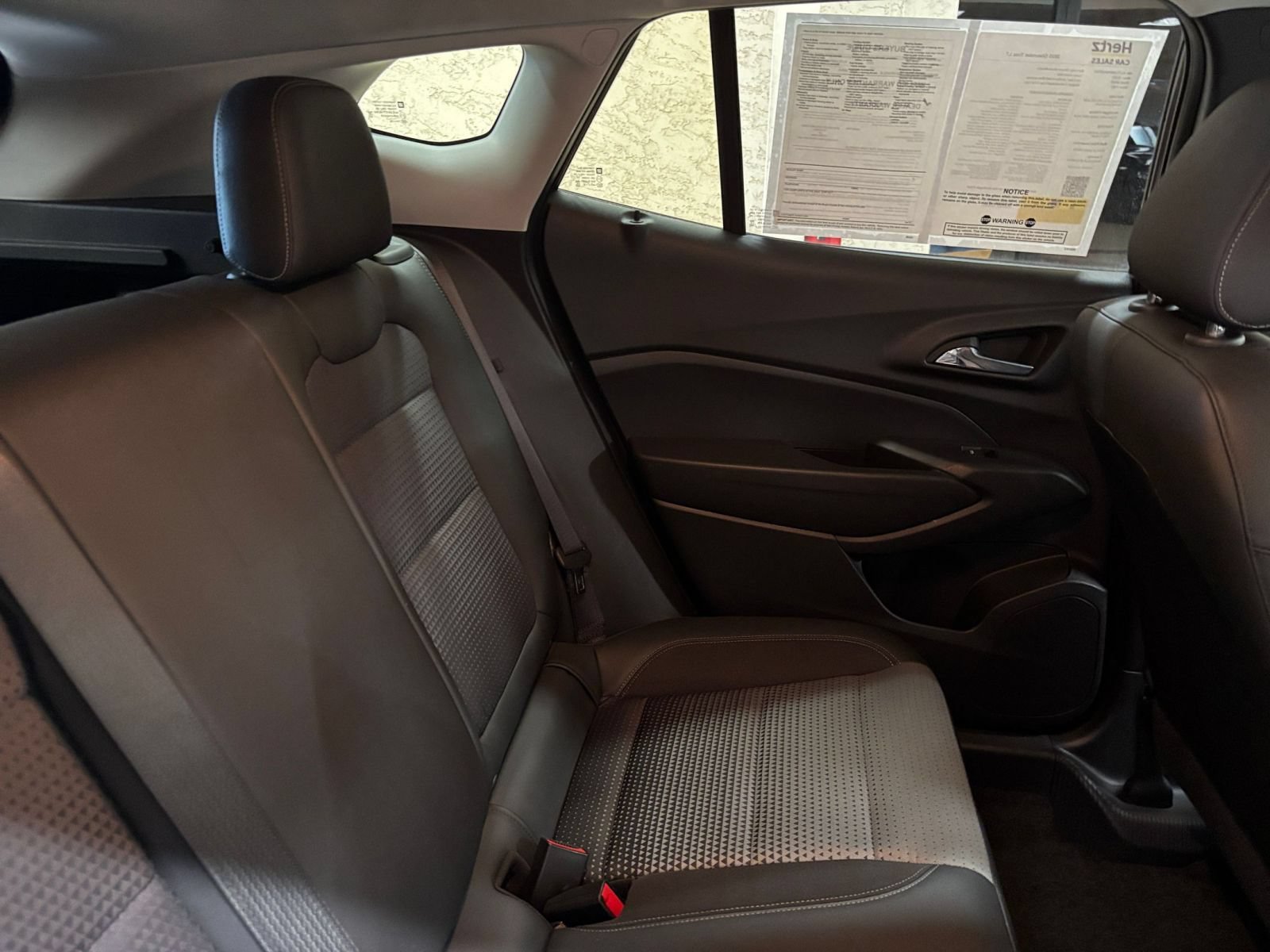 Used 2025 Chevrolet Trax LT FWD image 35