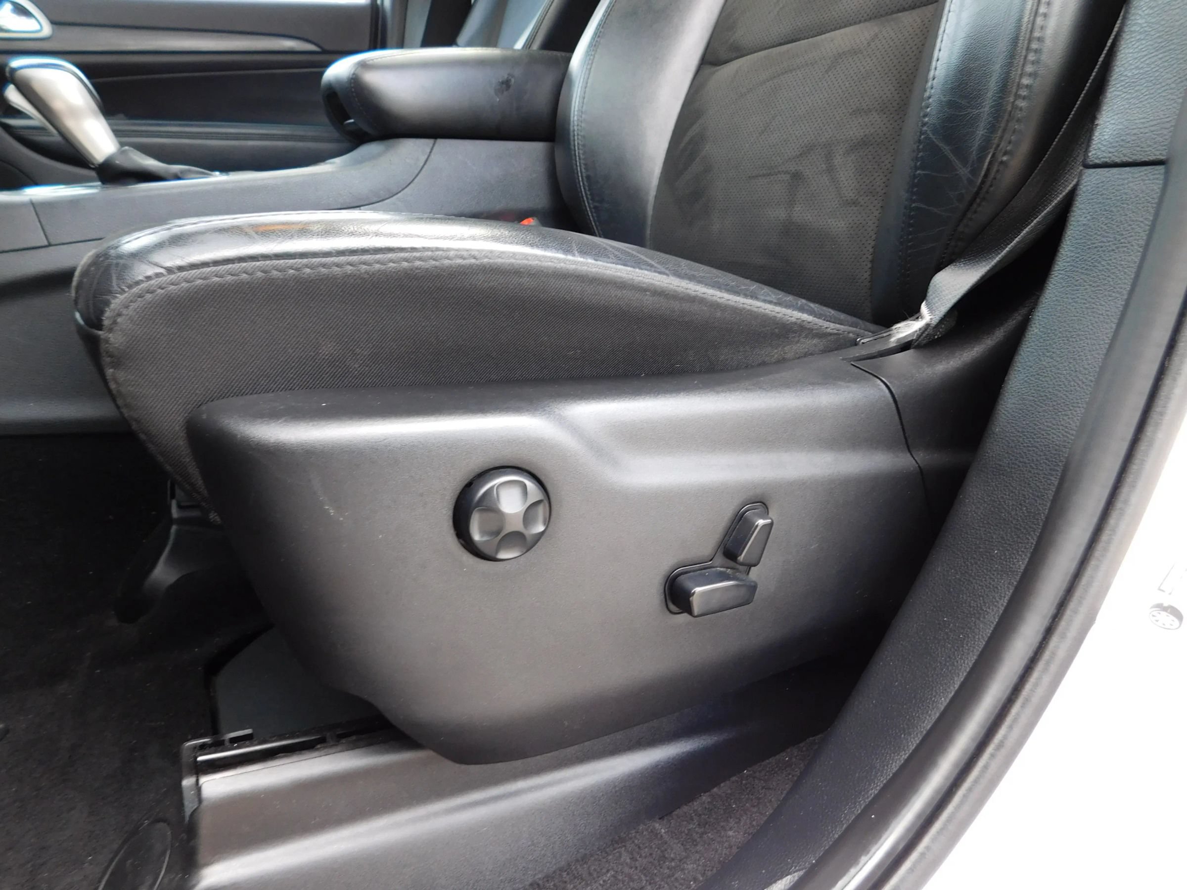Used 2020 Jeep Grand Cherokee Altitude AWD/4WD image 20