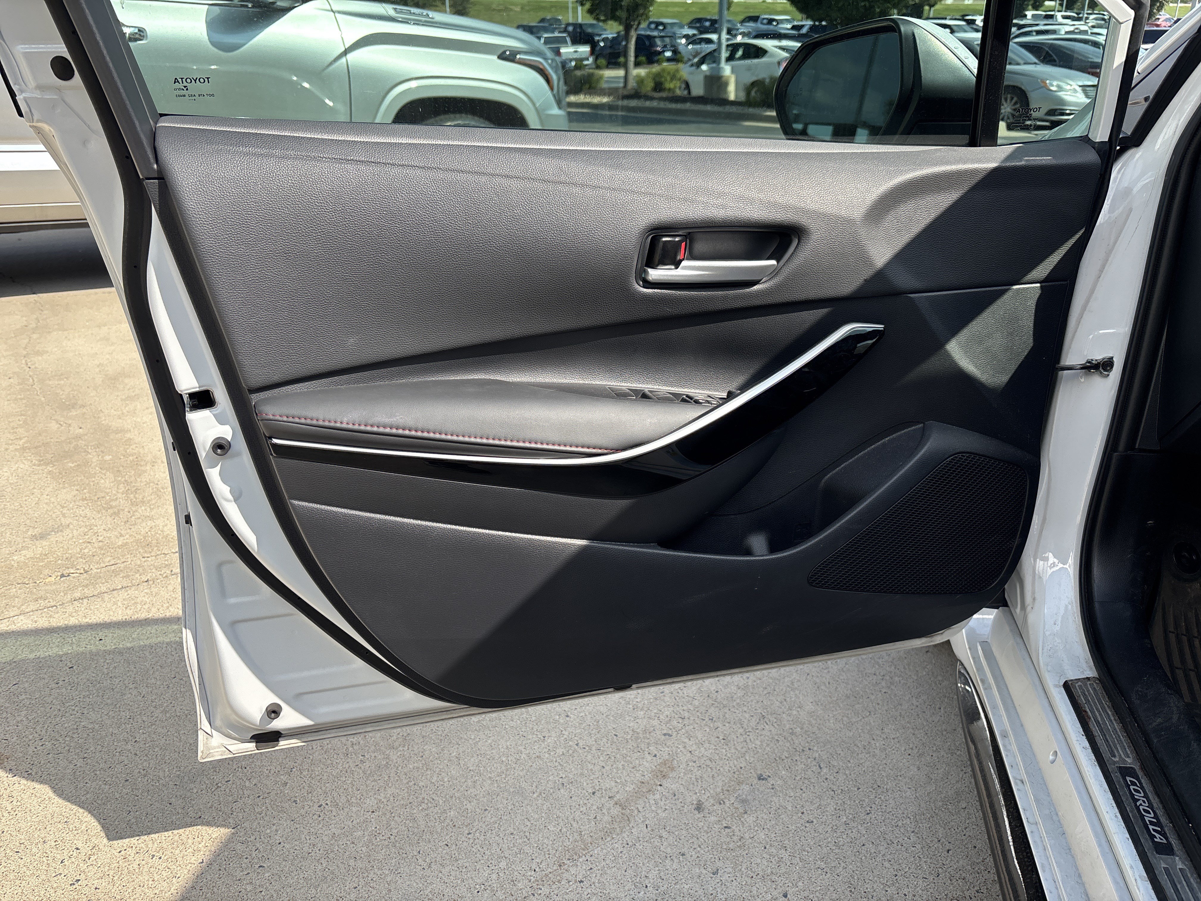 Used 2025 Toyota Corolla XSE FWD image 13