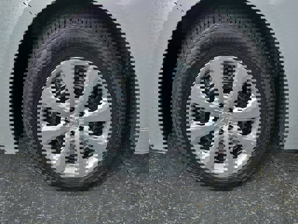 Used 2022 Toyota Corolla LE image 6