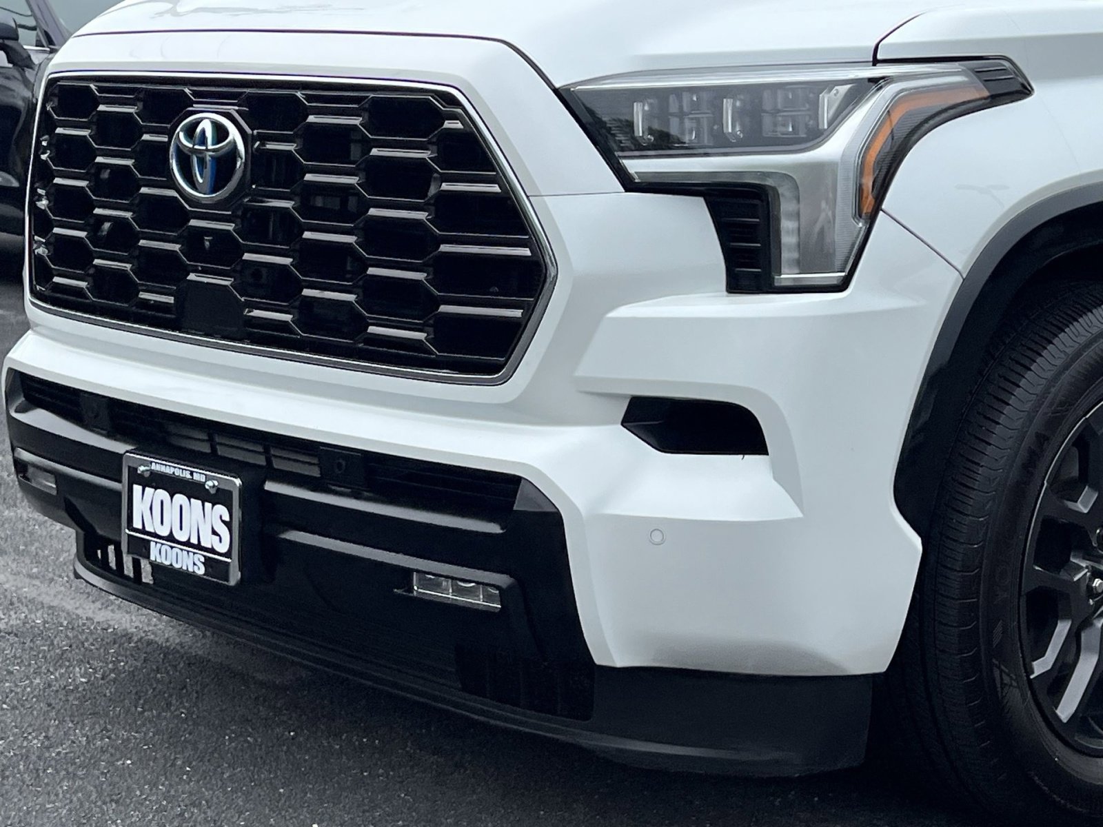 Used 2023 Toyota Sequoia Platinum AWD/4WD image 40