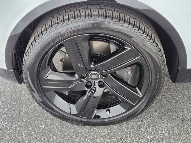 New 2025 Land Rover Discovery Dynamic SE image 9