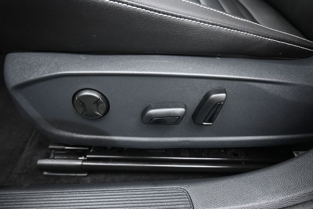Used 2024 Volkswagen Jetta SE FWD image 13