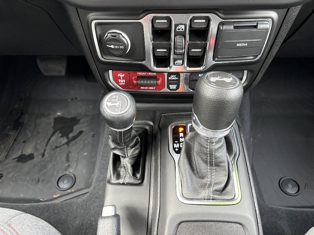 Used 2025 Jeep Wrangler Unlimited Rubicon w/ Steel Bumper Group image 25