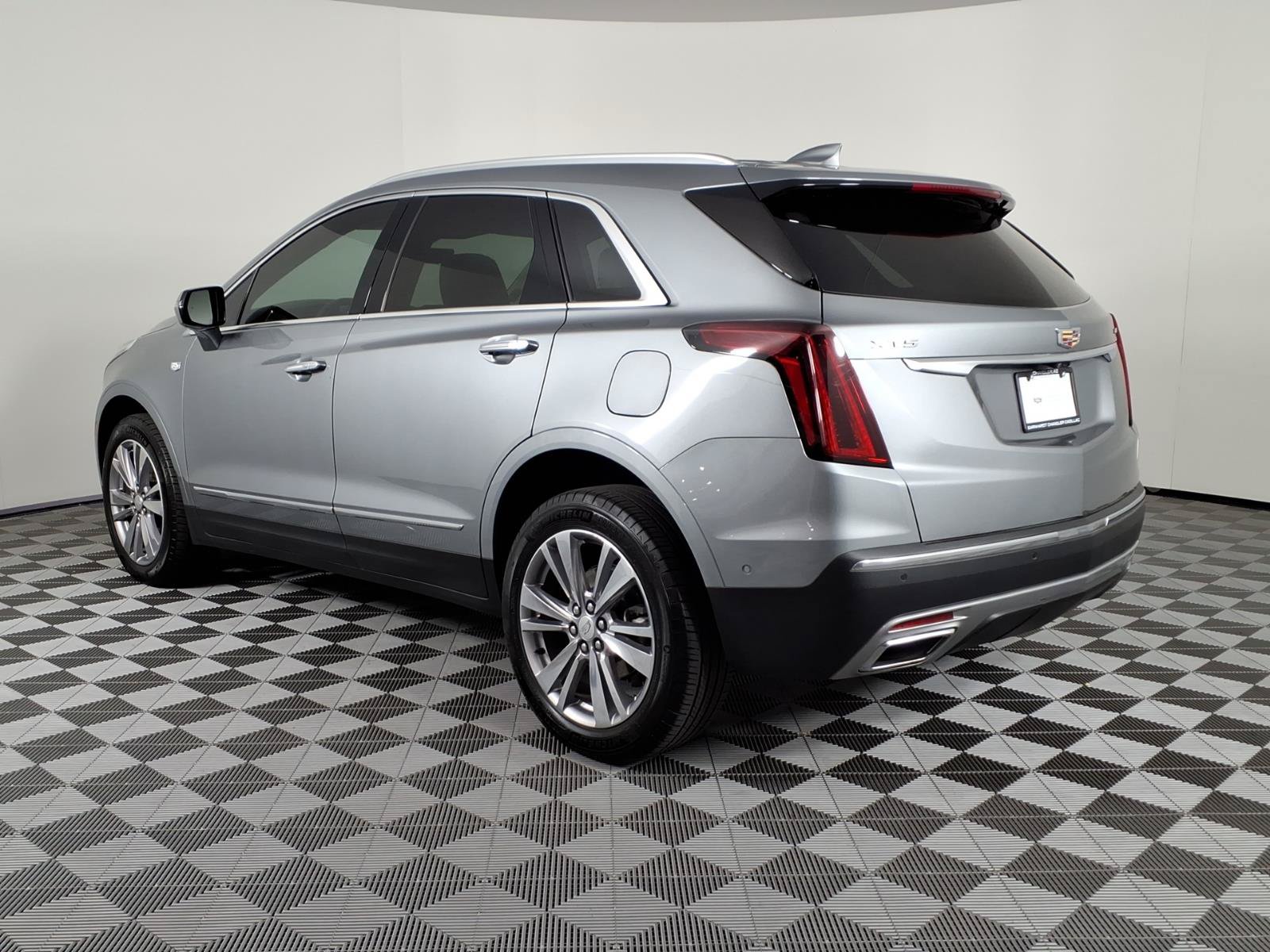 Certified 2024 Cadillac XT5 Premium Luxury w/ Technology Package FWD image 3