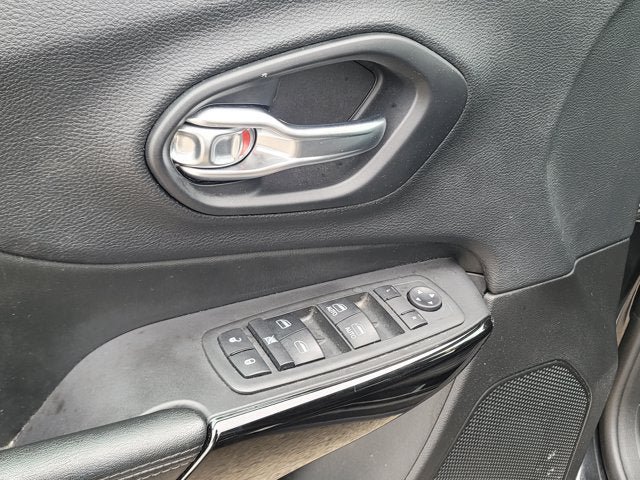 Used 2019 Jeep Cherokee Latitude Plus AWD/4WD image 19