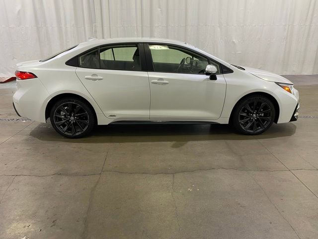 Certified 2024 Toyota Corolla SE image 3