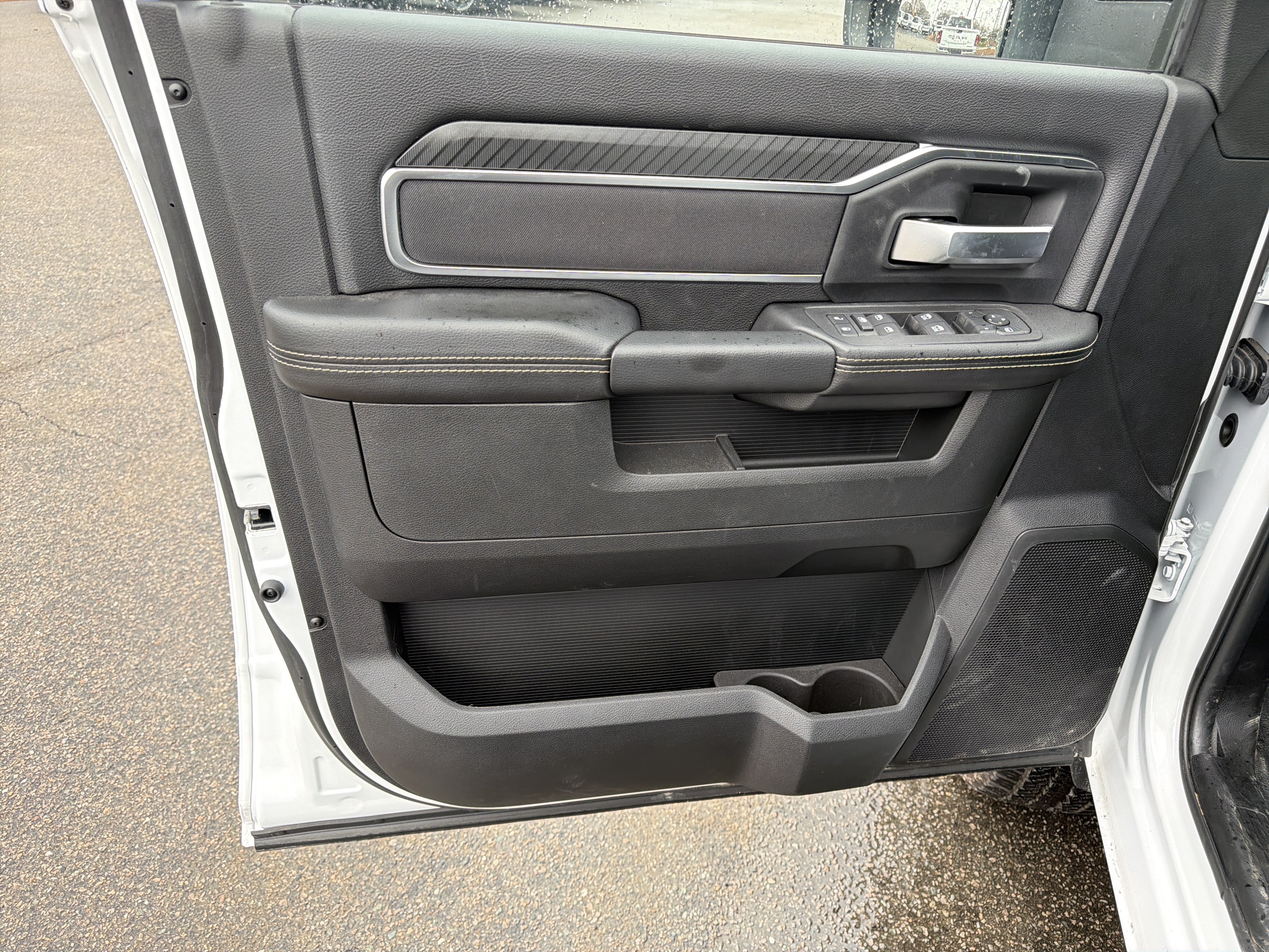 Used 2025 RAM 3500 Big Horn AWD/4WD image 12