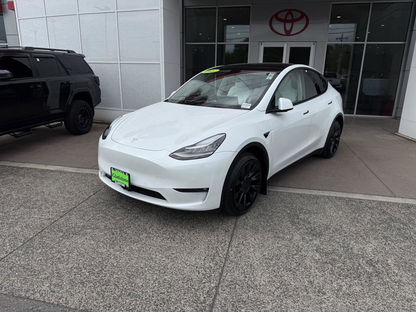 Used 2022 Tesla Model Y Long Range AWD/4WD image 18