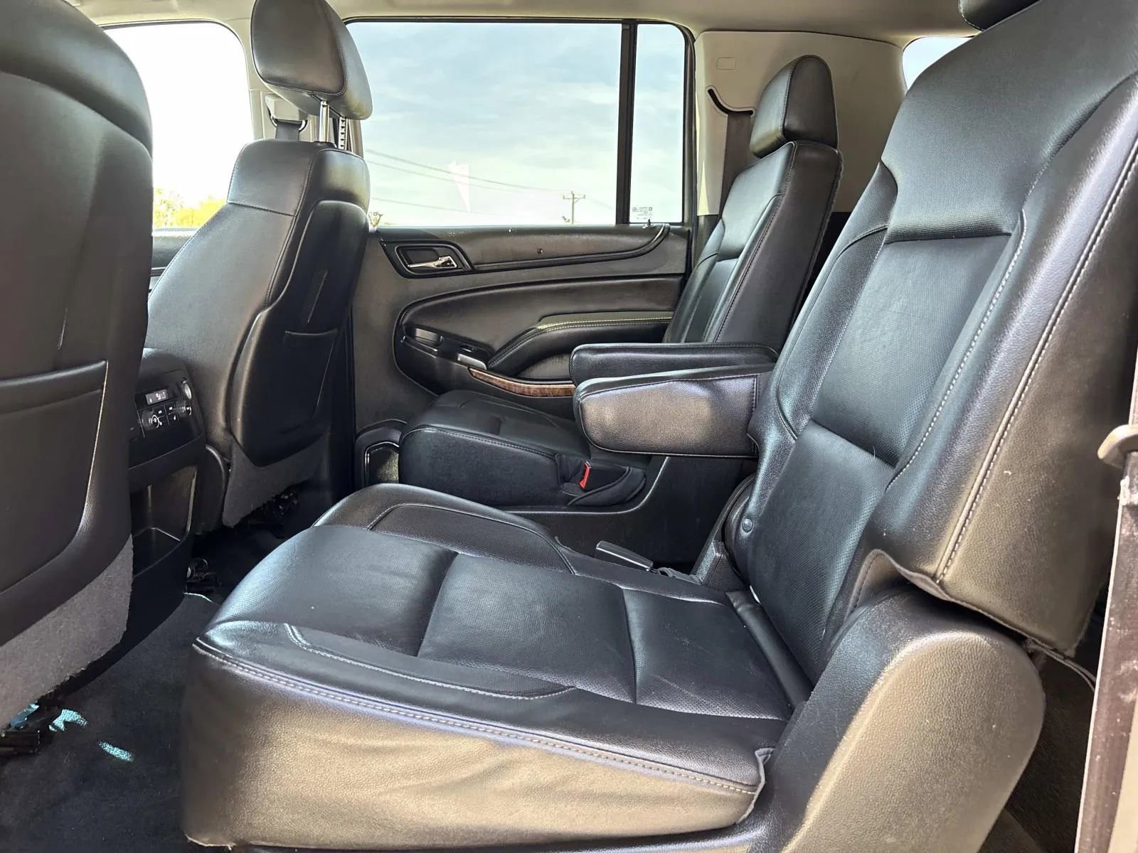 Used 2016 Chevrolet Suburban LTZ RWD image 13