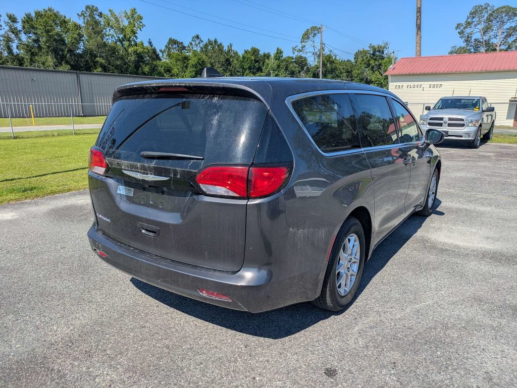 Used 2023 Chrysler Voyager LX FWD image 4