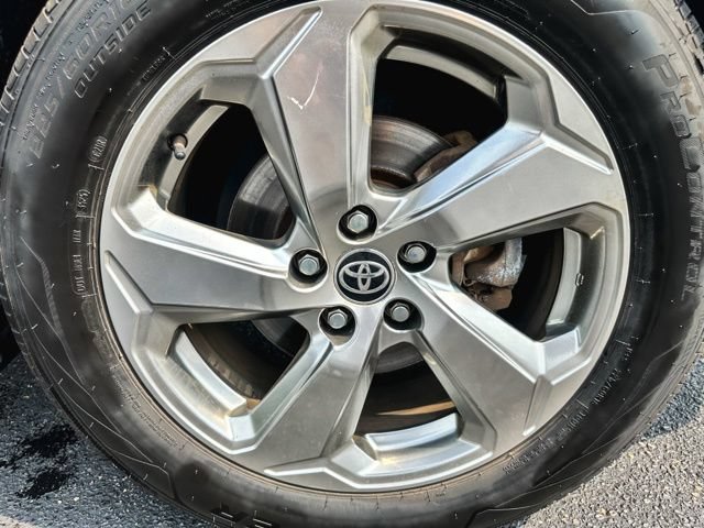 Used 2021 Toyota RAV4 XLE Premium AWD/4WD image 11