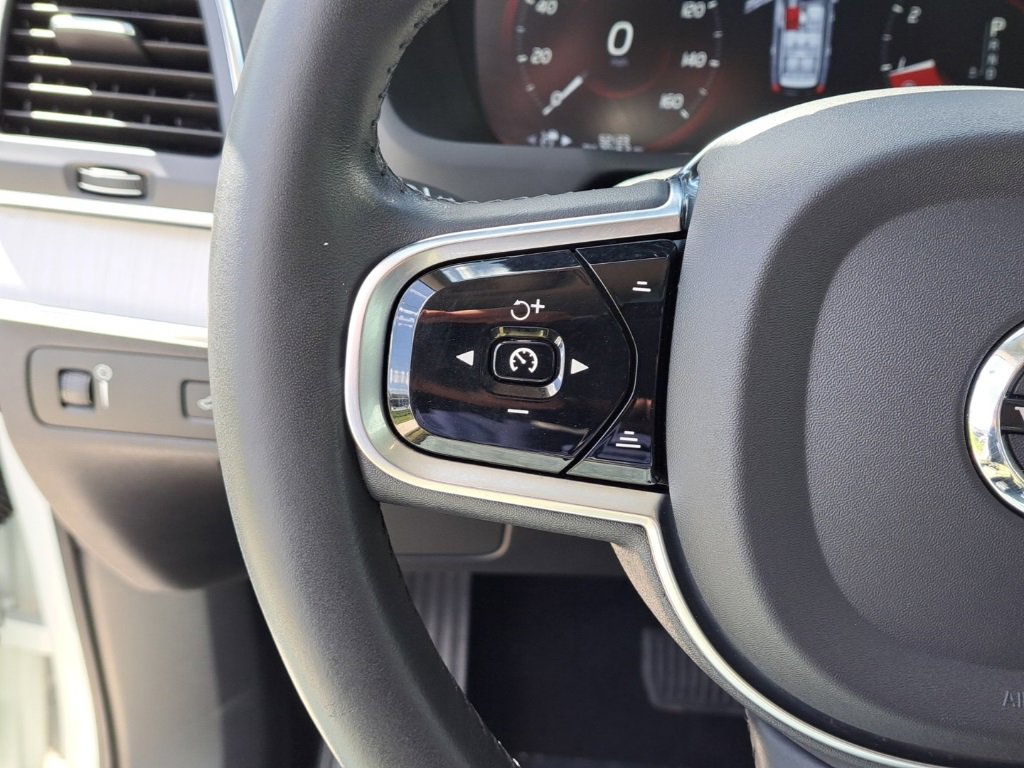 Used 2021 Volvo XC90 T5 Momentum w/ Protection Package Premier image 19