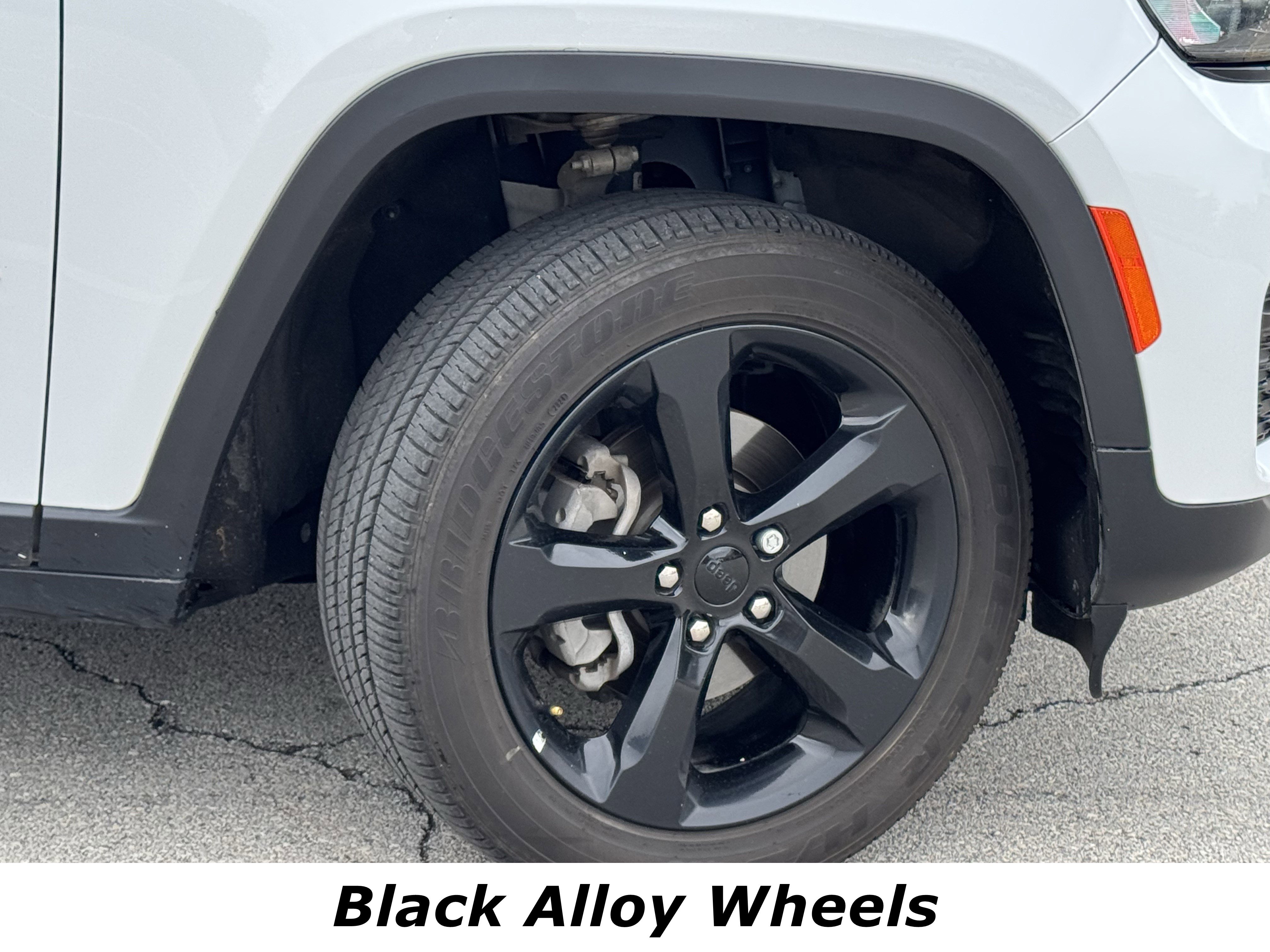 Used 2023 Jeep Grand Cherokee Altitude image 13