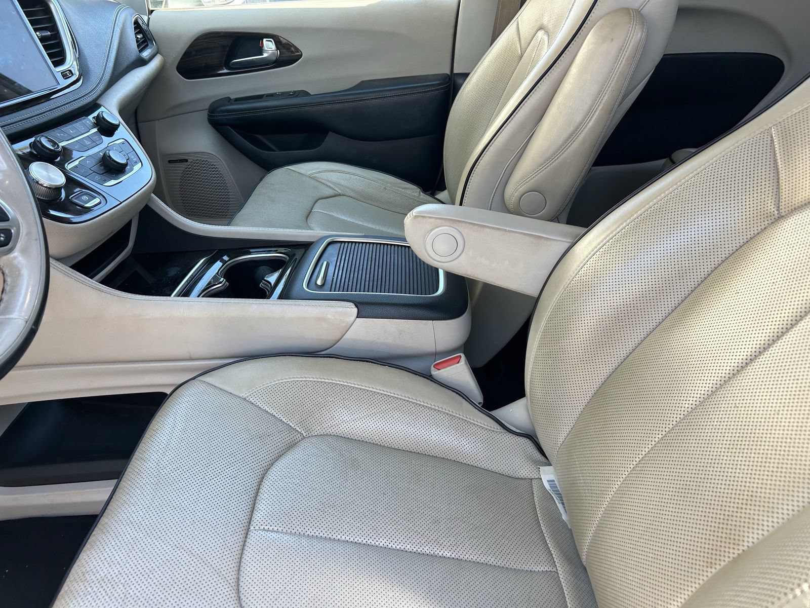 Used 2021 Chrysler Pacifica Limited w/ Premium & Safety Sphere Group AWD/4WD image 9