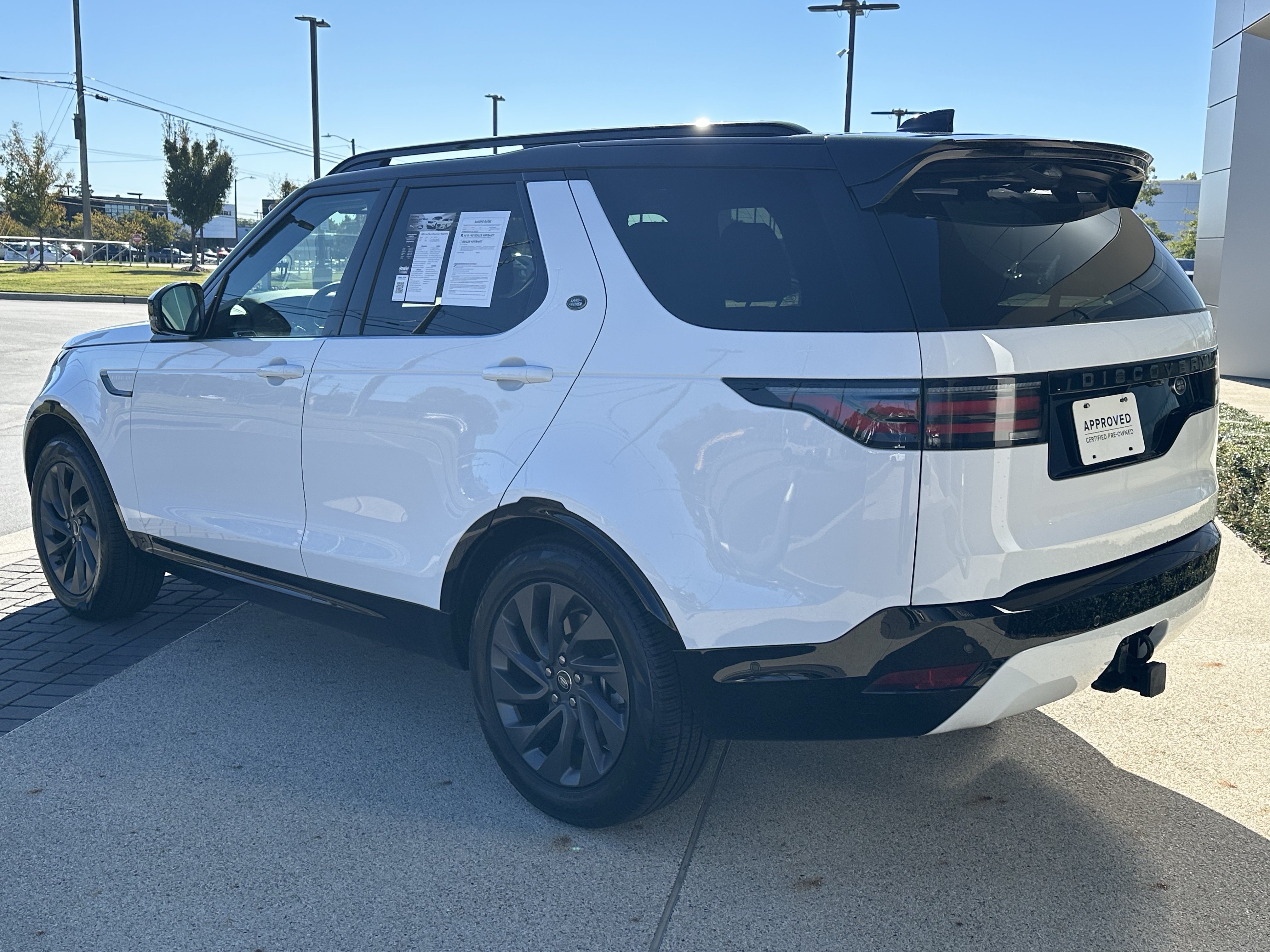 Certified 2023 Land Rover Discovery S R-Dynamic AWD/4WD image 5