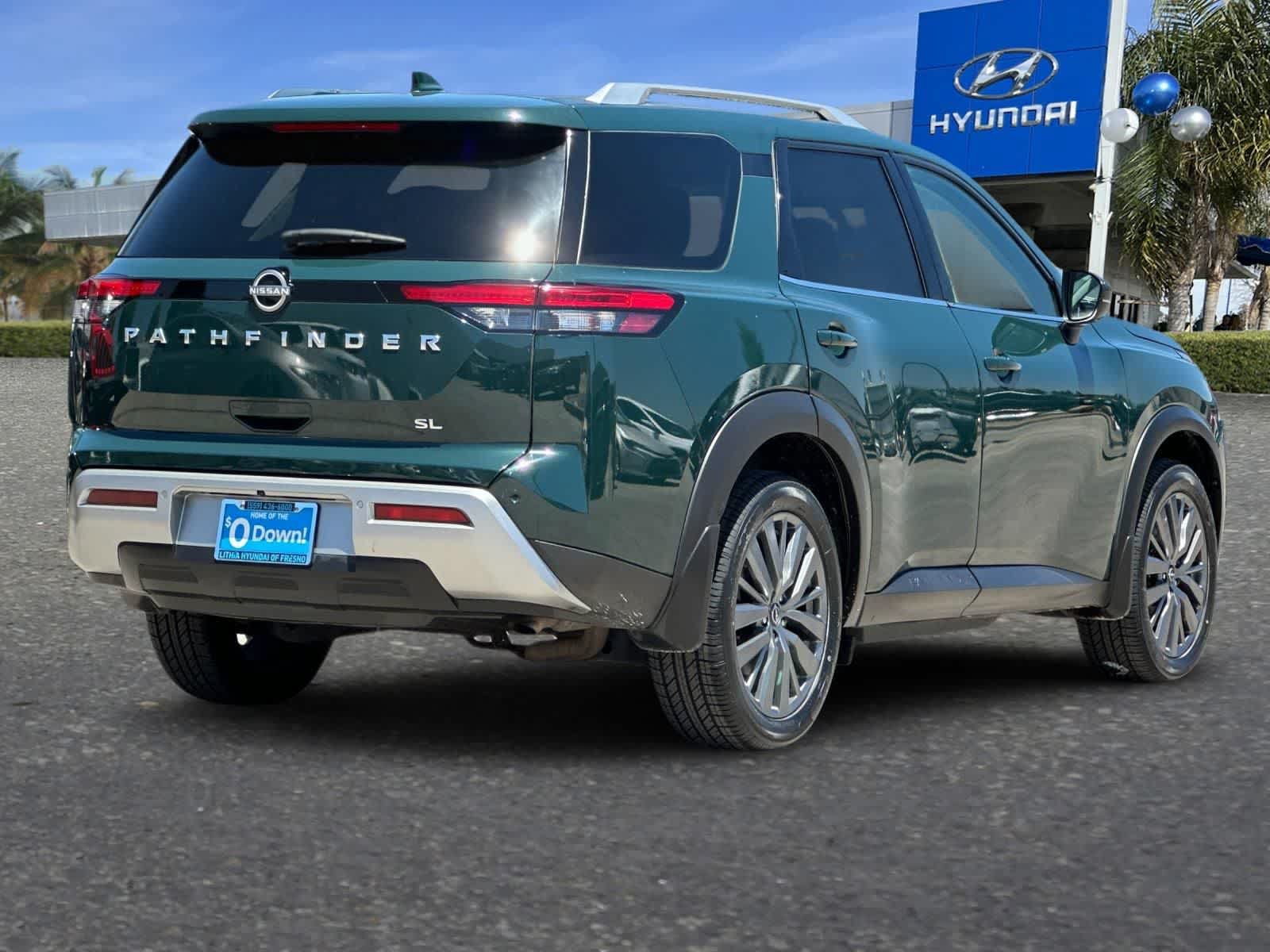 Used 2024 Nissan Pathfinder SL w/ SL Premium Package FWD image 3