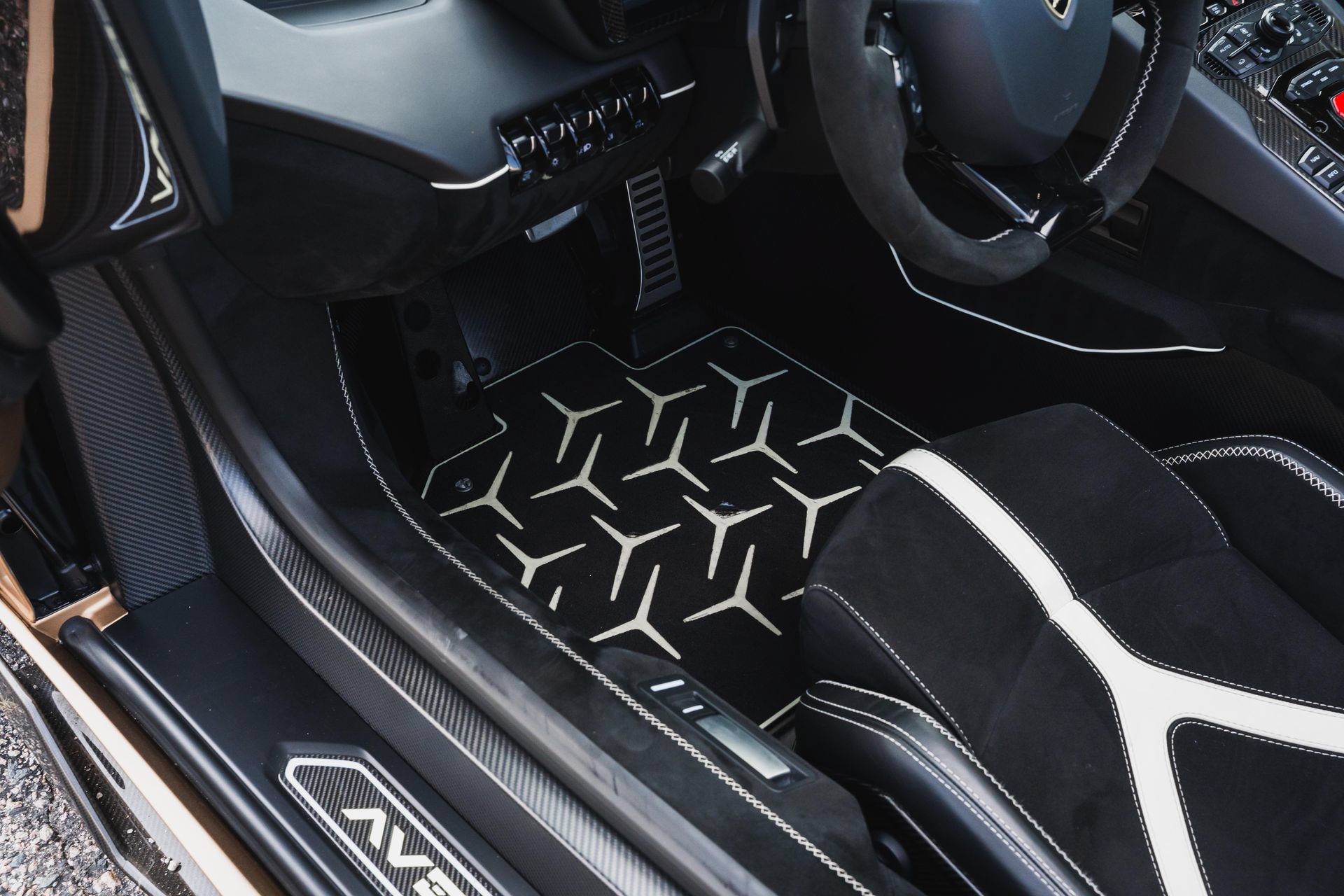 Used 2021 Lamborghini Aventador SVJ AWD/4WD image 51