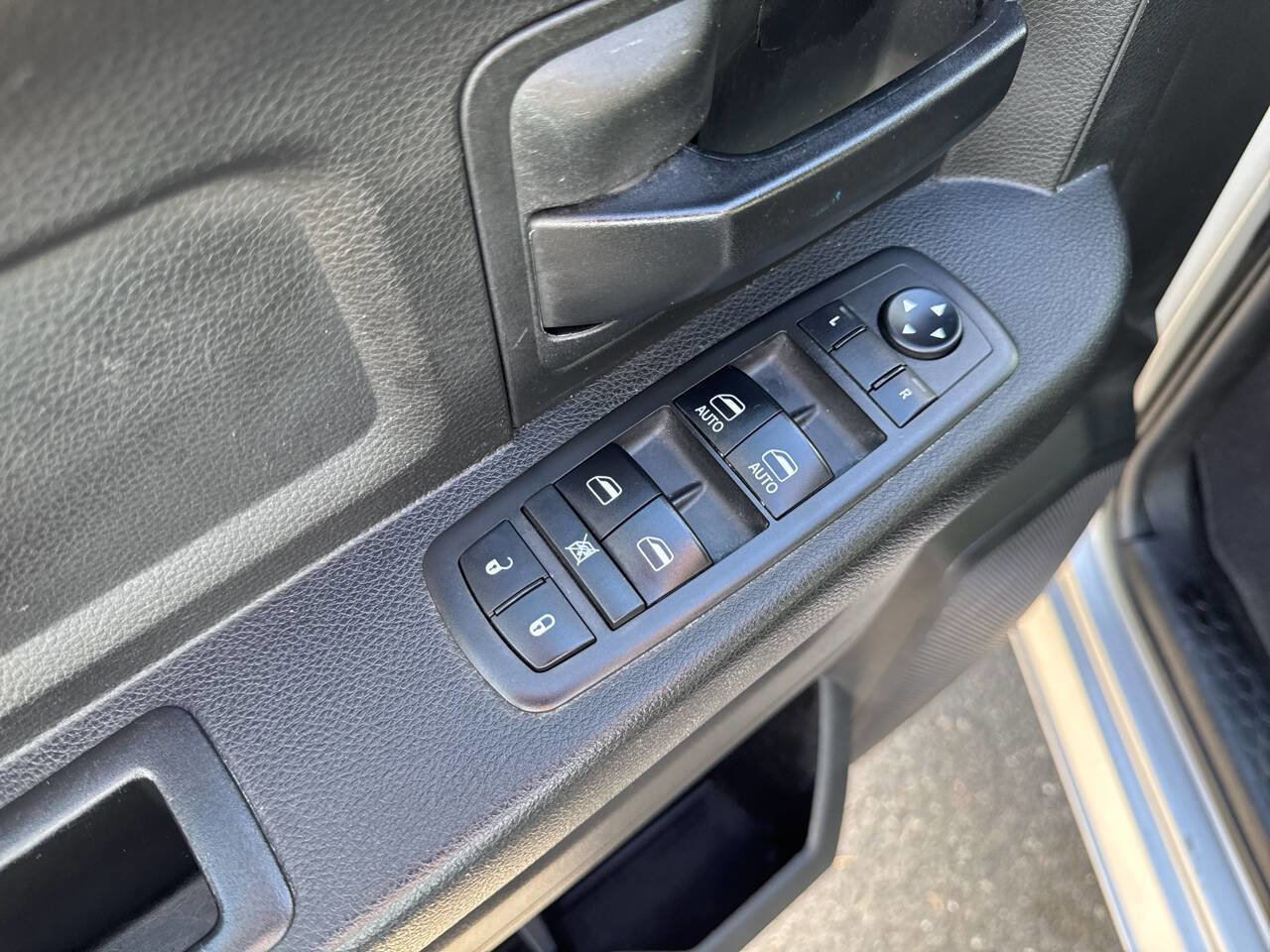 Used 2018 RAM 2500 Tradesman w/ Chrome Appearance Group image 26