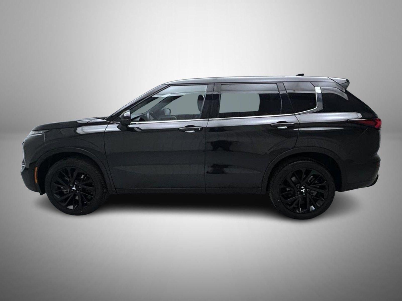 Used 2023 Mitsubishi Outlander SE Black Edition image 8