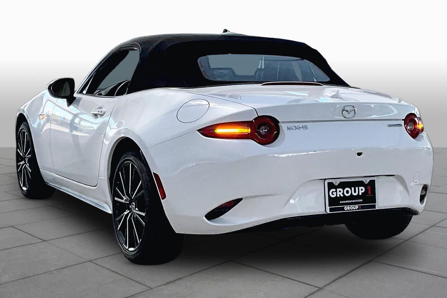 Used 2024 MAZDA MX-5 Miata Grand Touring RWD image 12