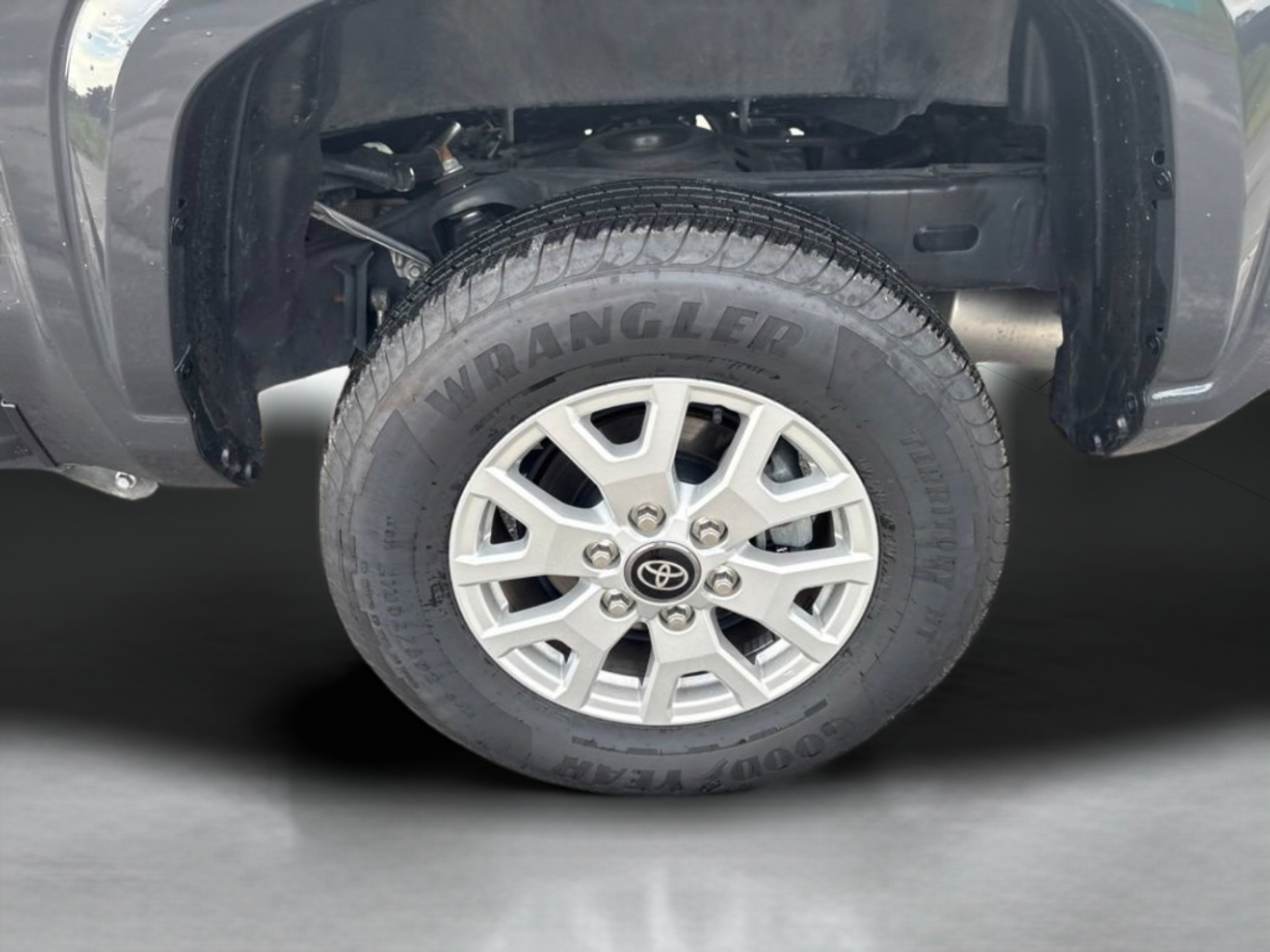 Certified 2025 Toyota Tacoma SR5 AWD/4WD image 33