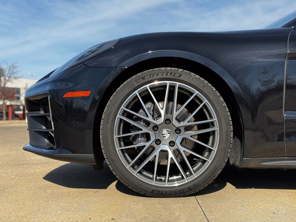 Used 2024 Porsche Panamera image 13