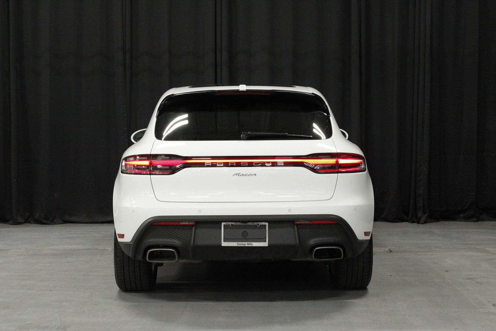 Certified 2025 Porsche Macan AWD/4WD image 4