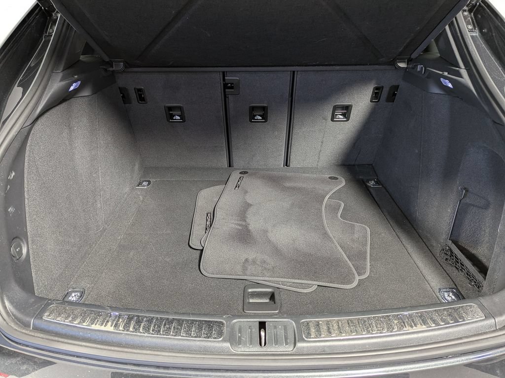 Used 2025 Porsche Macan AWD/4WD image 46