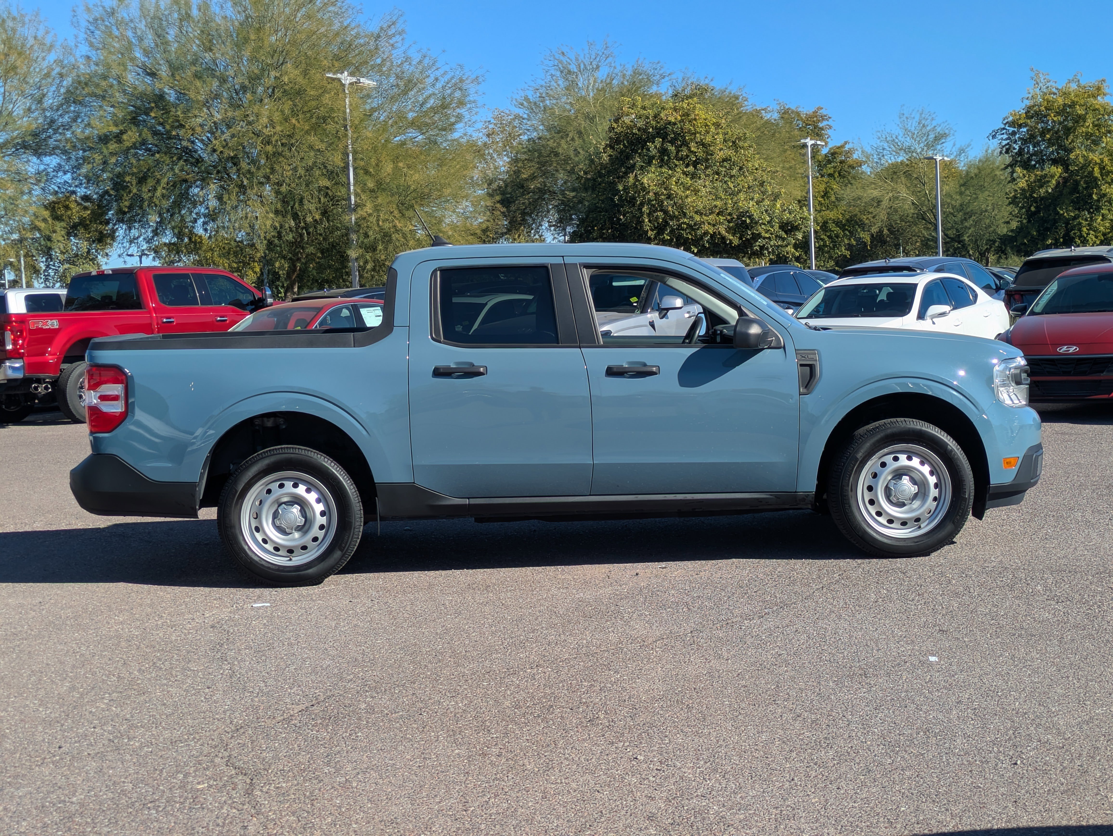 Used 2023 Ford Maverick XL image 2