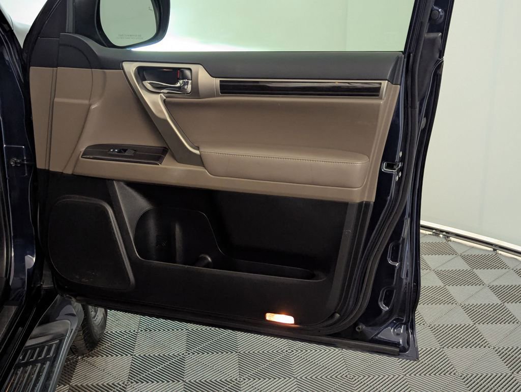 Used 2020 Lexus GX 460 Premium w/ Premium Package image 52