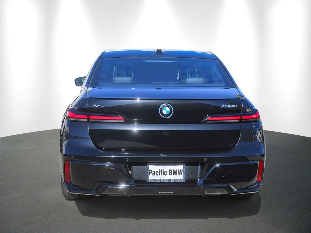 Used 2026 BMW 750e xDrive w/ Premium Package AWD/4WD image 5