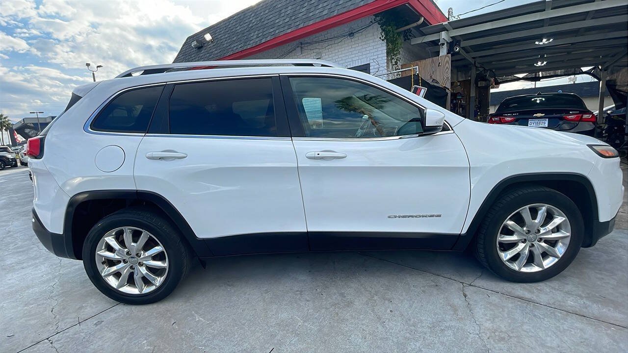 Used 2017 Jeep Cherokee Limited FWD image 4
