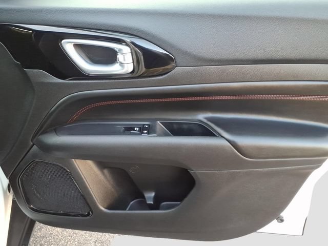 Used 2025 Jeep Compass Trailhawk AWD/4WD image 19