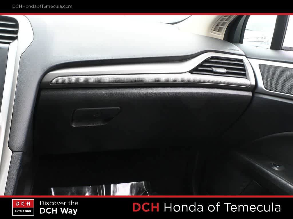 Used 2019 Ford Fusion SE FWD image 14