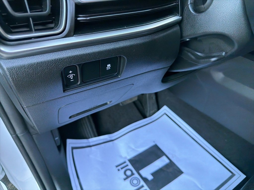 Certified 2025 Kia Sorento S image 32