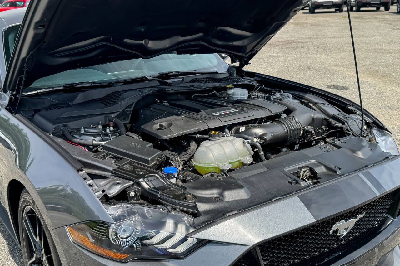 Used 2022 Ford Mustang GT RWD image 3