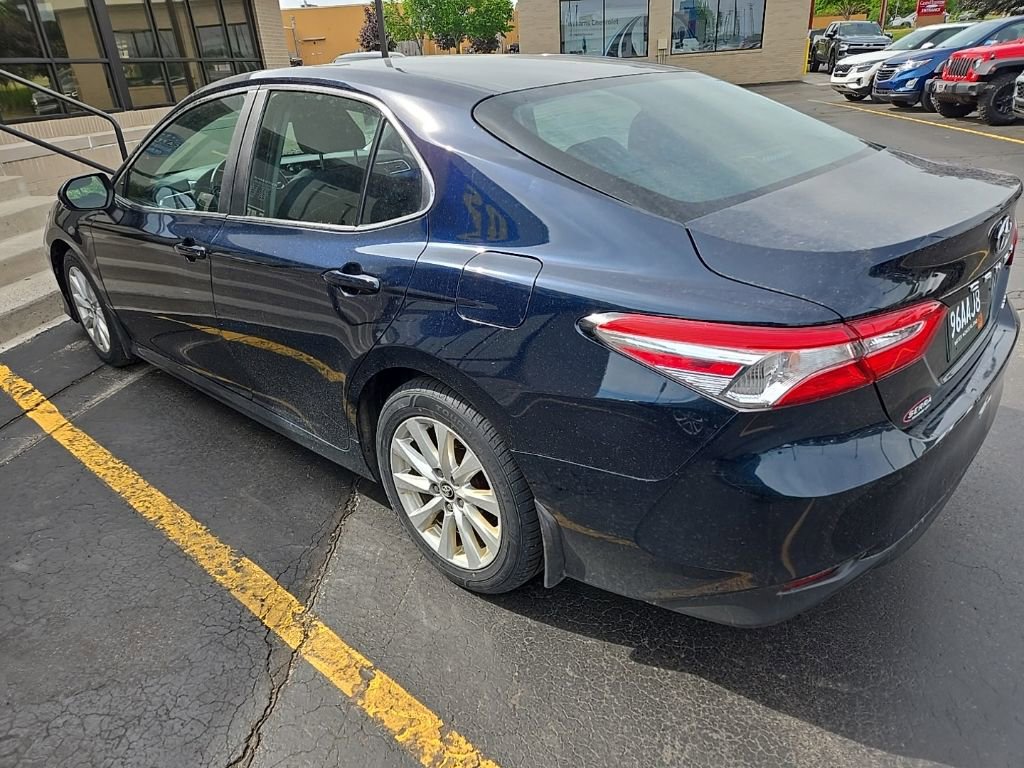 Used 2018 Toyota Camry LE FWD image 3