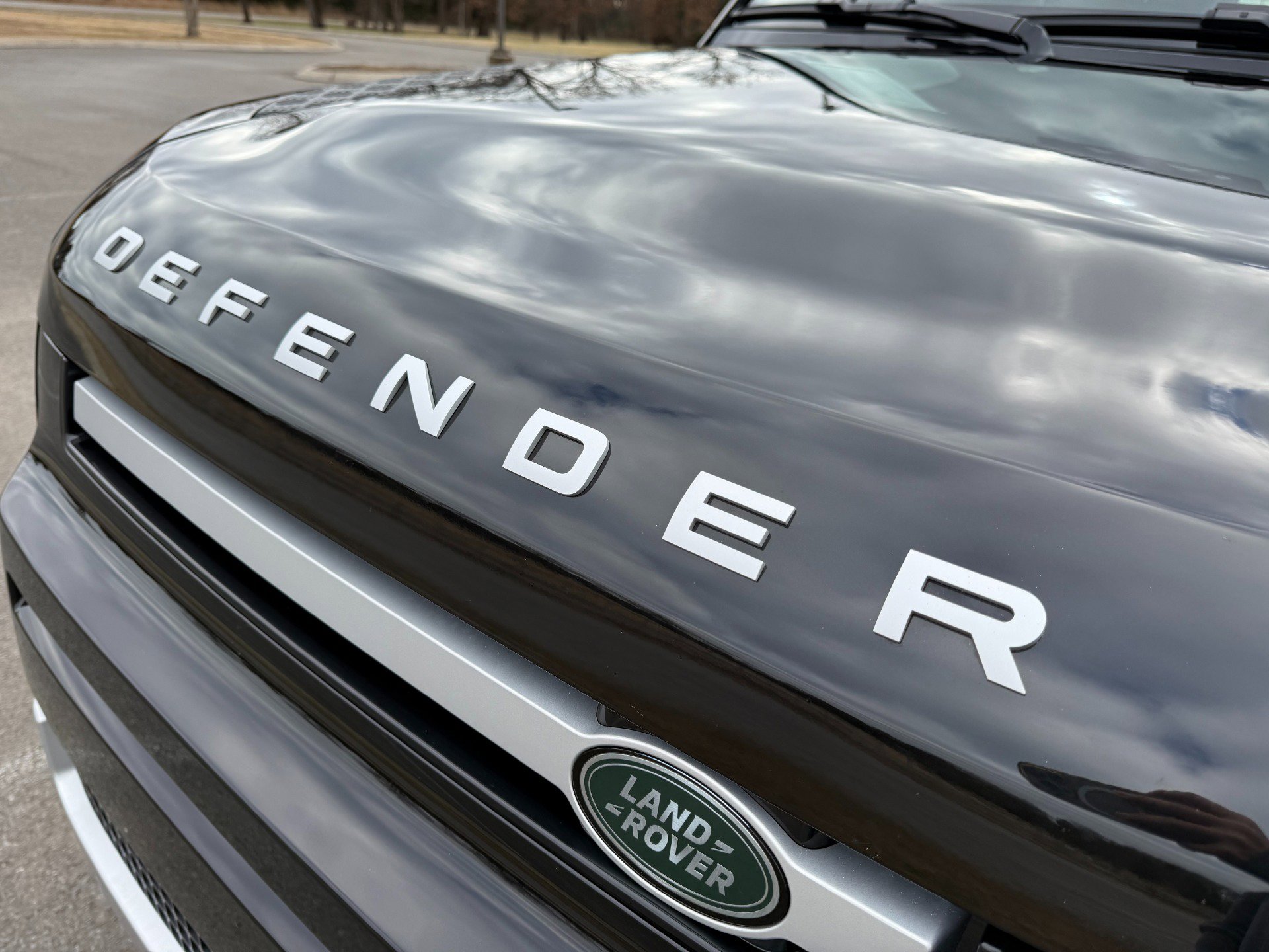 Used 2024 Land Rover Defender 110 SE image 55