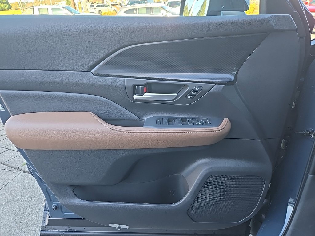 New 2026 Toyota Grand Highlander AWD Hybrid image 17