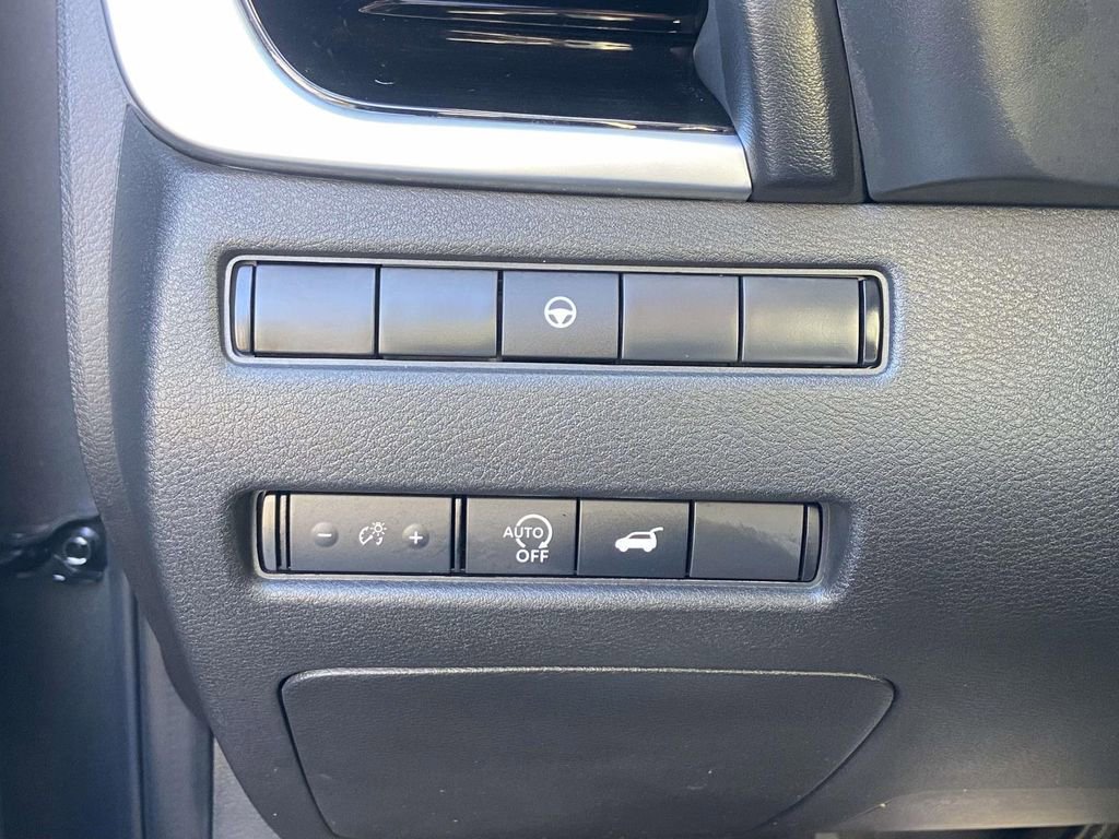 Used 2024 Nissan Rogue SL image 30