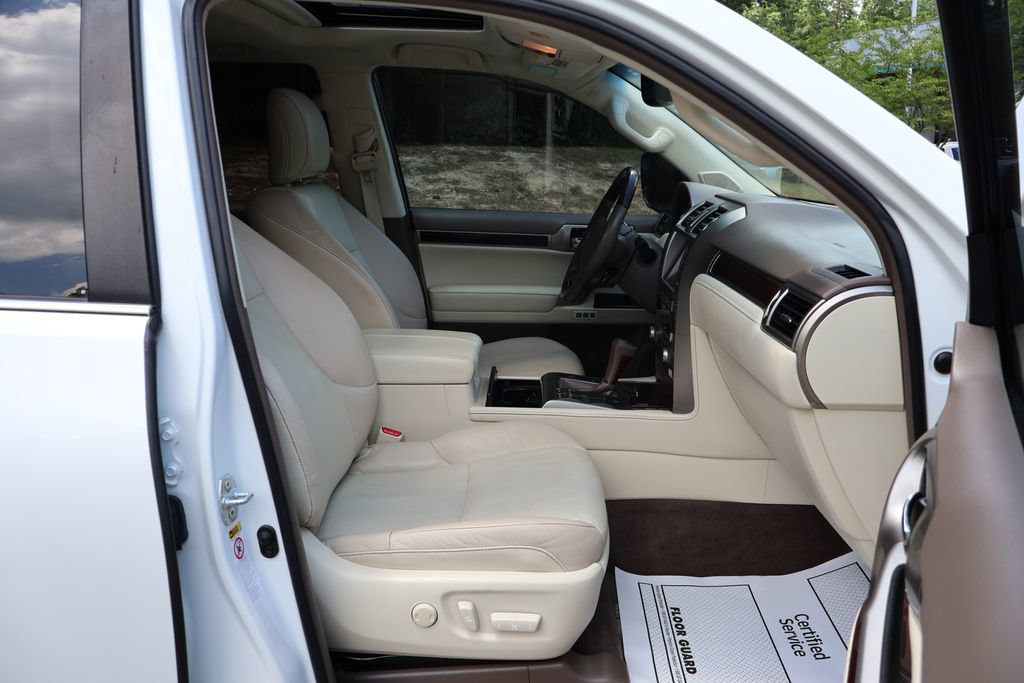 Used 2019 Lexus GX 460 Premium w/ Premium Package AWD/4WD image 24