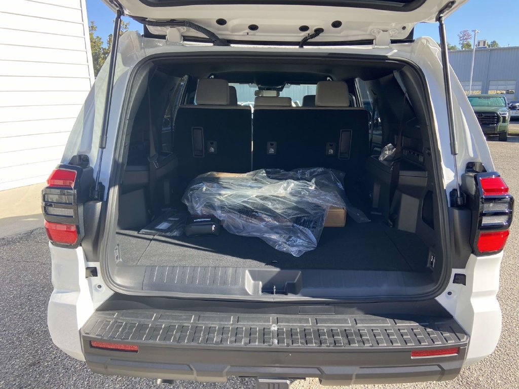 Used 2026 Toyota 4Runner SR5 RWD image 9