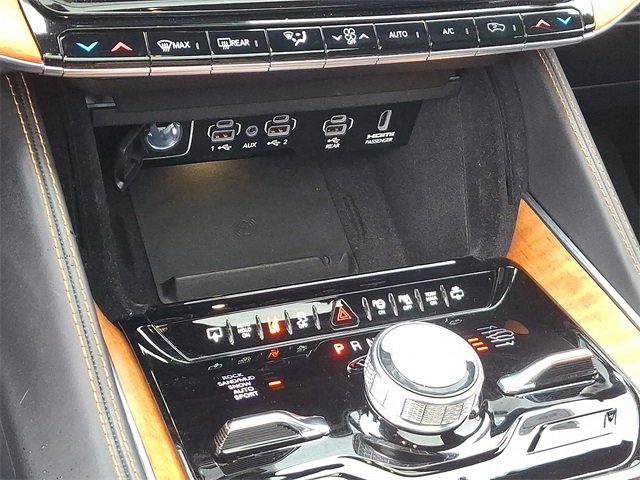 Used 2022 Jeep Grand Wagoneer Series III w/ Rear Seat Video Group 1 image 15