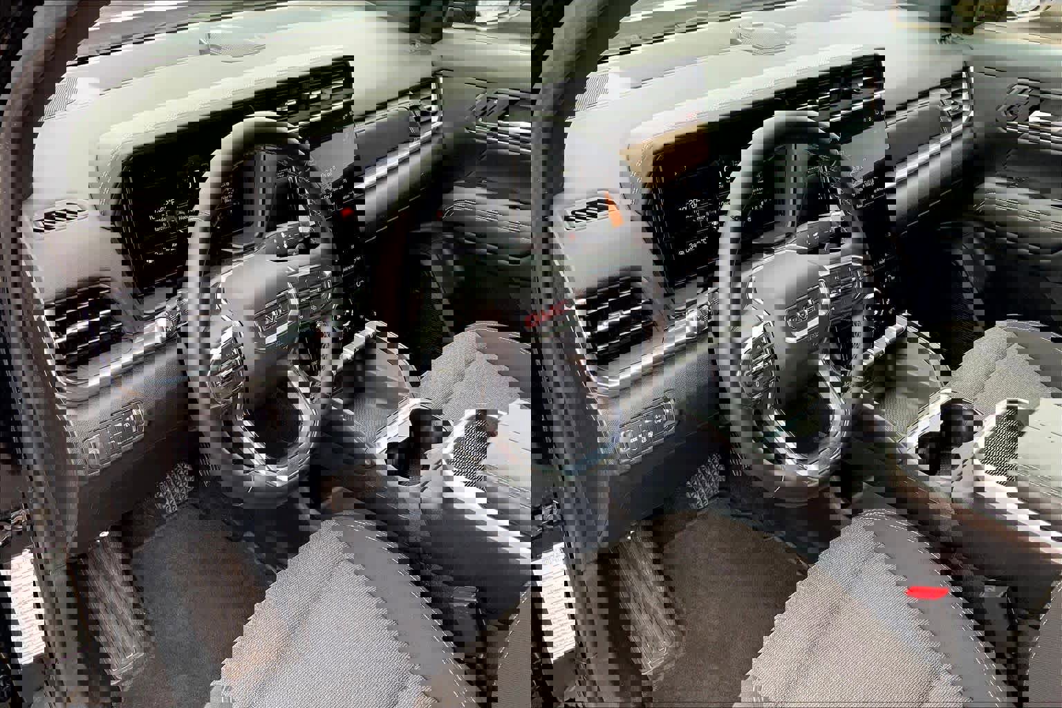 Used 2025 GMC Terrain Elevation image 18