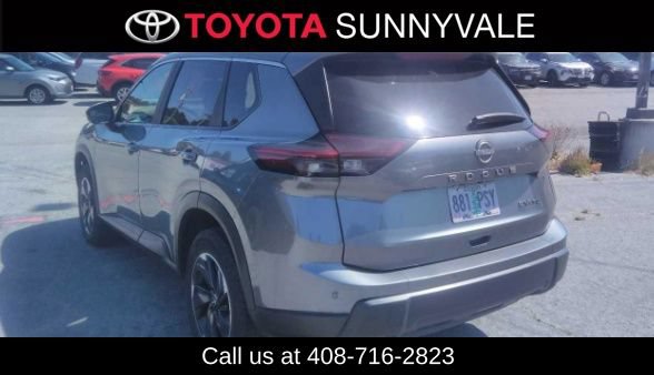 Used 2024 Nissan Rogue SV AWD/4WD image 2