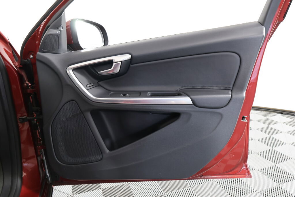 Used 2015 Volvo V60 T5 Premier image 25