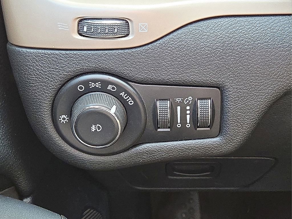 Used 2016 Jeep Cherokee High Altitude image 24