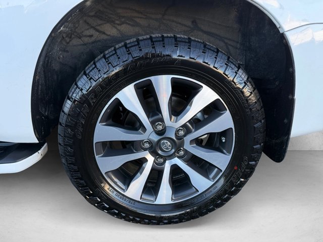 Used 2018 Toyota Sequoia Limited w/ Safety & Convenience Package AWD/4WD image 26