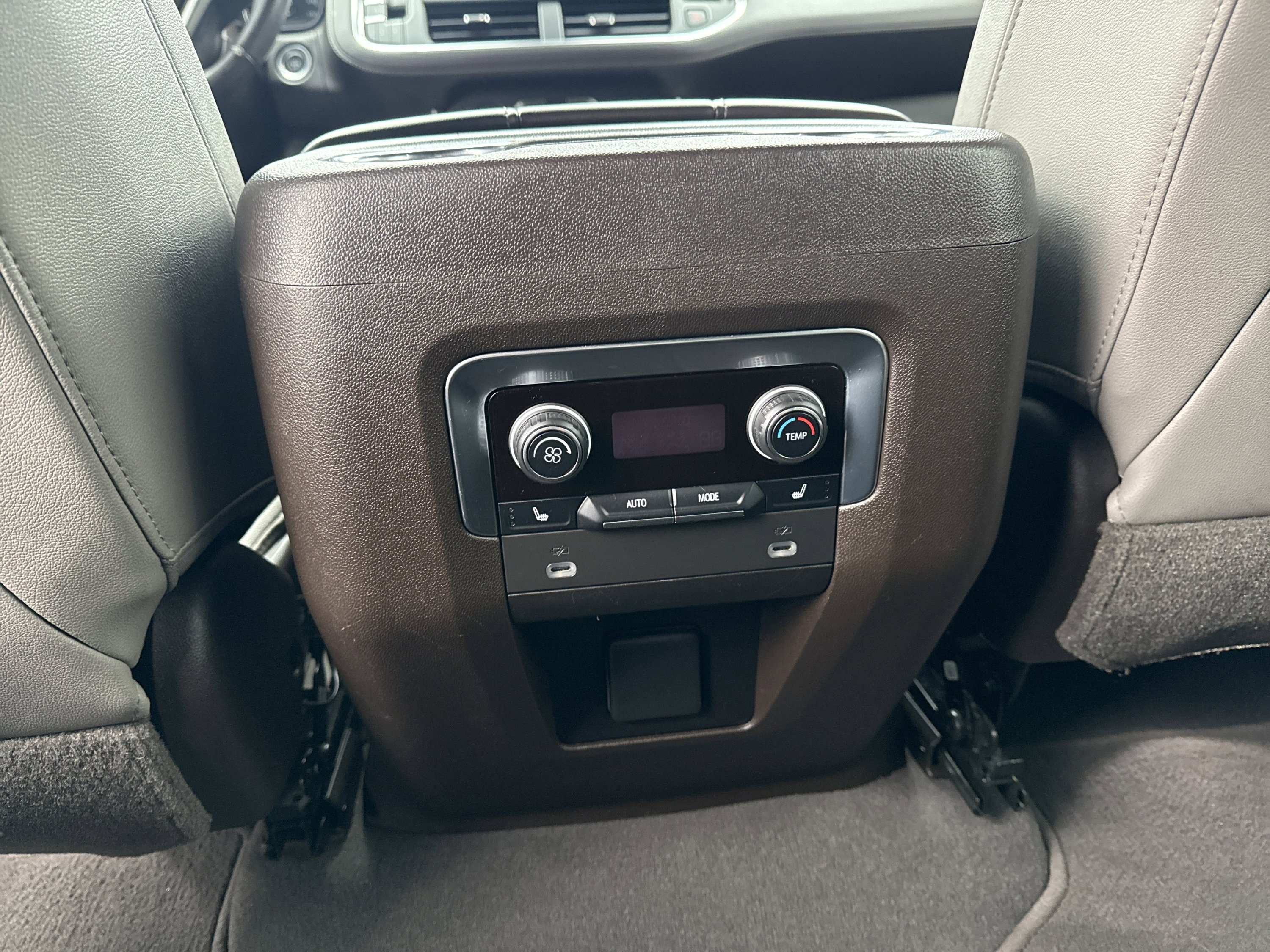 Used 2021 Chevrolet Tahoe Z71 w/ Z71 Off-Road Package image 13